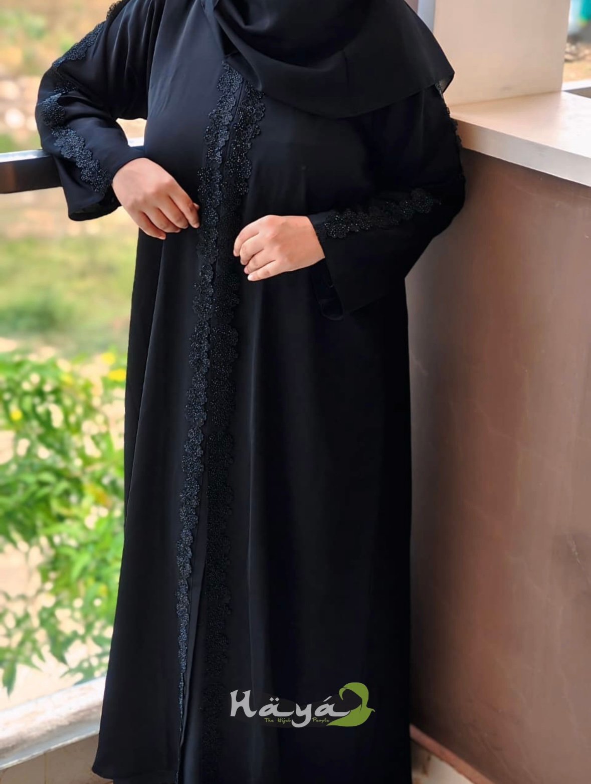 Black Stripe Accent Abaya Black Stripe Accent Abaya