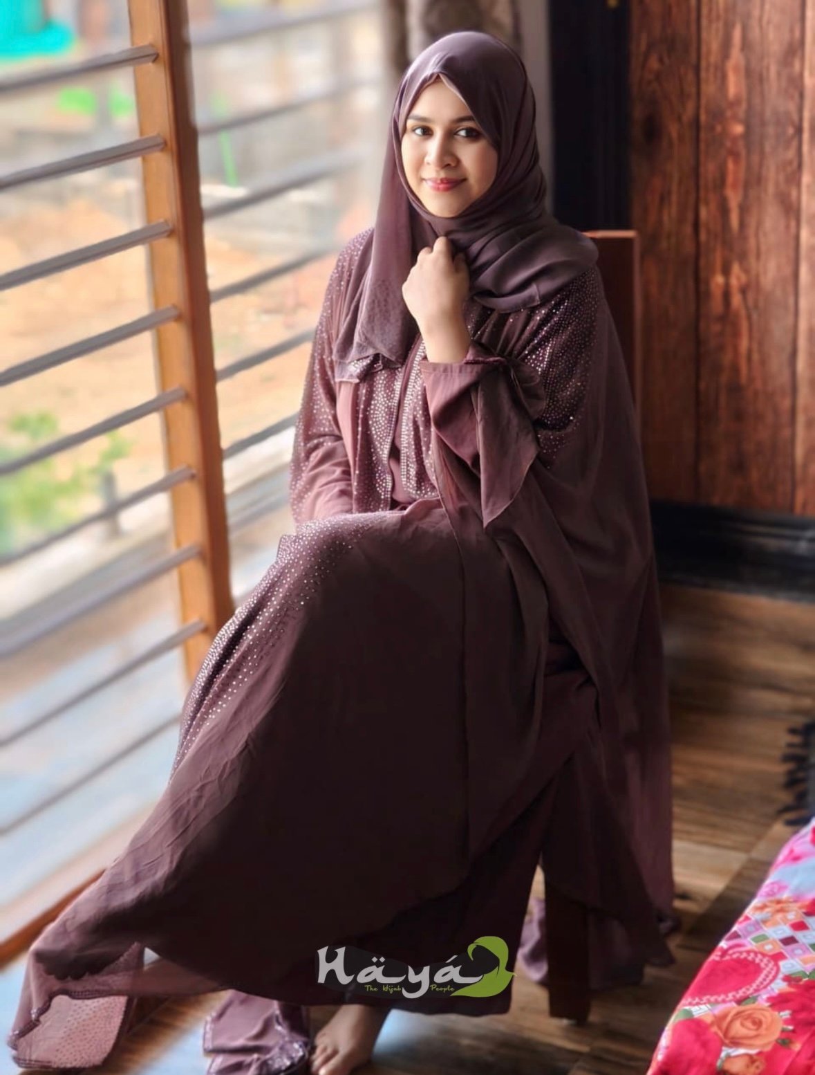 Elegant Mauve Embellished Abaya Elegant Mauve Embellished Abaya - Image 1