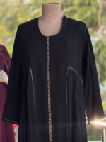 Zoom pleated abaya