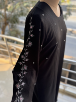 Zoom embroidered abaya - Image 3